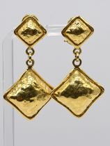 Paar goldene Ohrgehänge, Italien, 21. Jh. 750/- Gelbgold. Gesamtgewicht ca. 12,6 g. Zwei verschieden