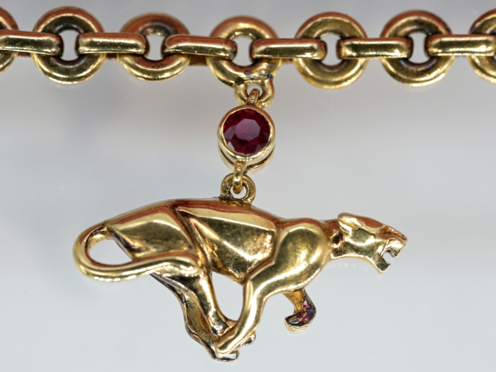 Goldenes Vintage Armband / charme bracelet, 3 Panther mit 2 Brillanten, 2 Rubinen und 2 Smaragden, - Bild 5 aus 6