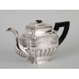 Silberne kleine Teekanne, Moskau, Russland, 1830 850/- Silber; Gesamtgewicht: ca. 378 g; auf
