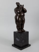 Unbekannter Skulpteur, 20. Jahrhundert Bronze auf Marmorsockel, dunkel patiniert; stehender