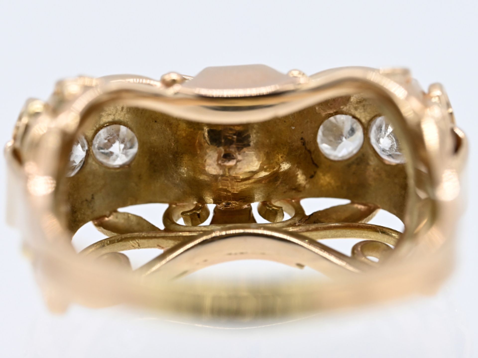 Ring mit Akoya Perle und 4 Altschliff-Diamanten, zusammen ca. 0,30 ct, 50-er Jahre 585/- Gelbgold. - Image 3 of 4