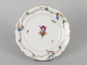 Teller mit Blumenmalerei, Meissen, Marcolini Zeit, 1775 bis 1814 Weißporzellan mit polychromer