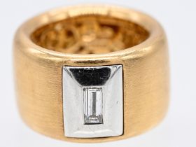 Massiver Ring mit Diamant (Emerald-Cut) 0,40 ct, Juwelier WEMPE, Hamburg, 1999 750/- Gelb- und