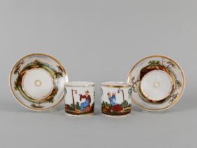 Paar Tassen mit Untertassen im Chinoiserie-Dekor bzw. mit Landschaftsmalerei, 19. Jahrhundert