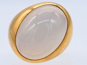 Massiver Ring mit Mondstein-Cabochon, Design "Pomellato", gekauft bei Juwelier Brahmfeld & Gutruf,