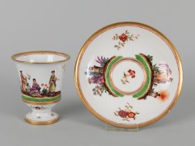 Tasse und Untertasse im Chinoiserie-Dekor nach Höroldt, Meissen, Mitte 18. Jahrhundert Weißporzellan