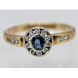 Ring mit Saphir ca. 0,25 ct und 16 kleinen Brillanten, zusammen ca. 0,30 ct, 80- er Jahre 585/-