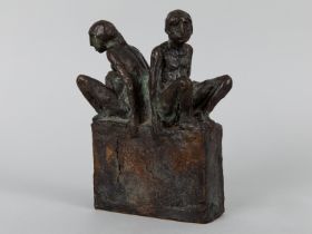 Edelmann, Hanno (1923 - 2013) Bronzeplastik mit brauner Patina; "Auf der Mauer" von 1995;