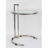 Beistelltisch "Adjustable Table" nach Eileen Gray, Neuzeitlich Glas und verchromter Stahl;