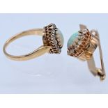 Stabnadel und Ring mit sehr hochwertigen Opal-Cabochons, zusammen ca. 1,2 ct und 26 Altschliff-