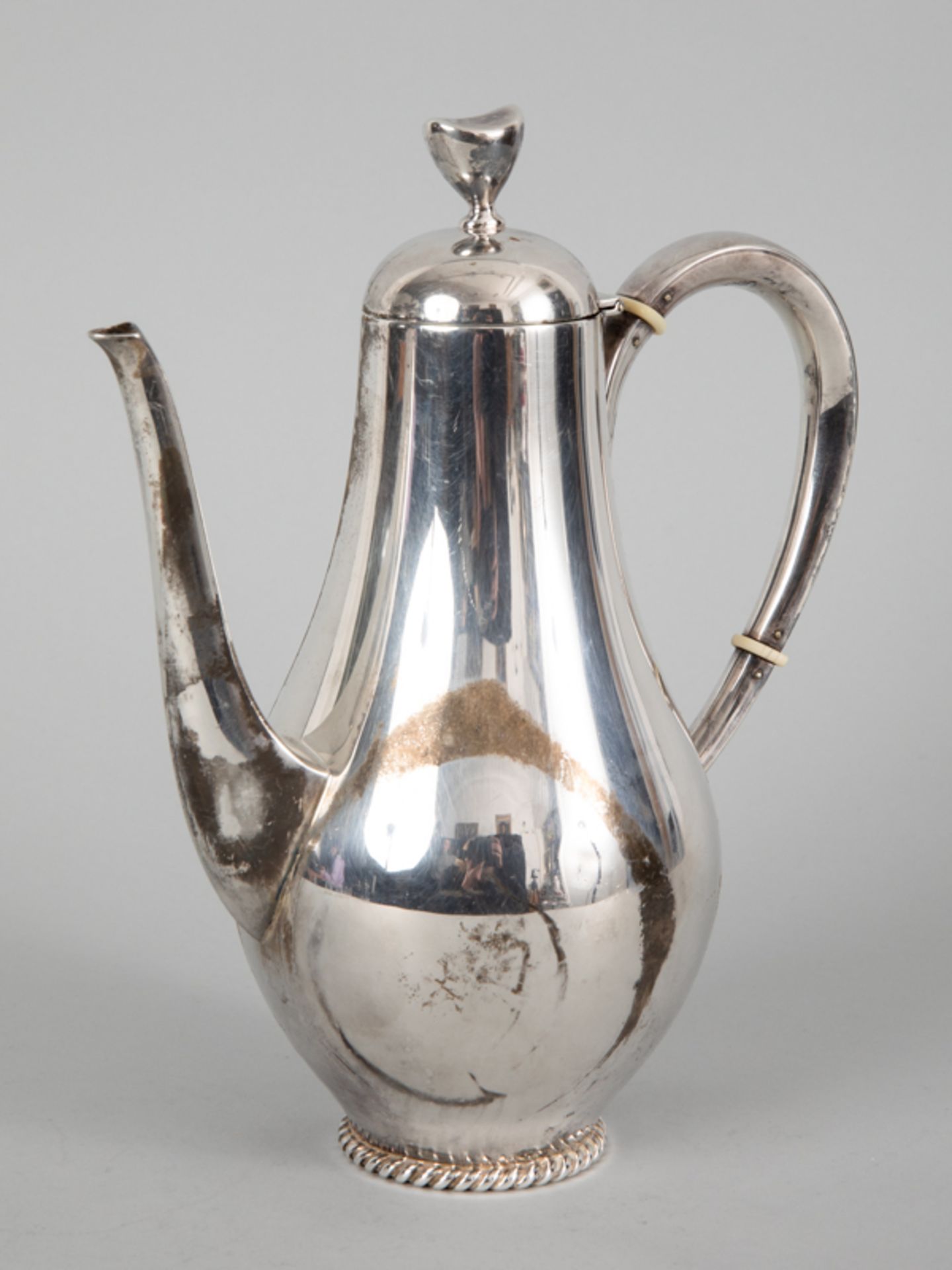Mokkakanne, Wilkens, Bremen, 20. Jahrhundert 825/- Silber; Gewicht ca. 443 g; birnenförmiger