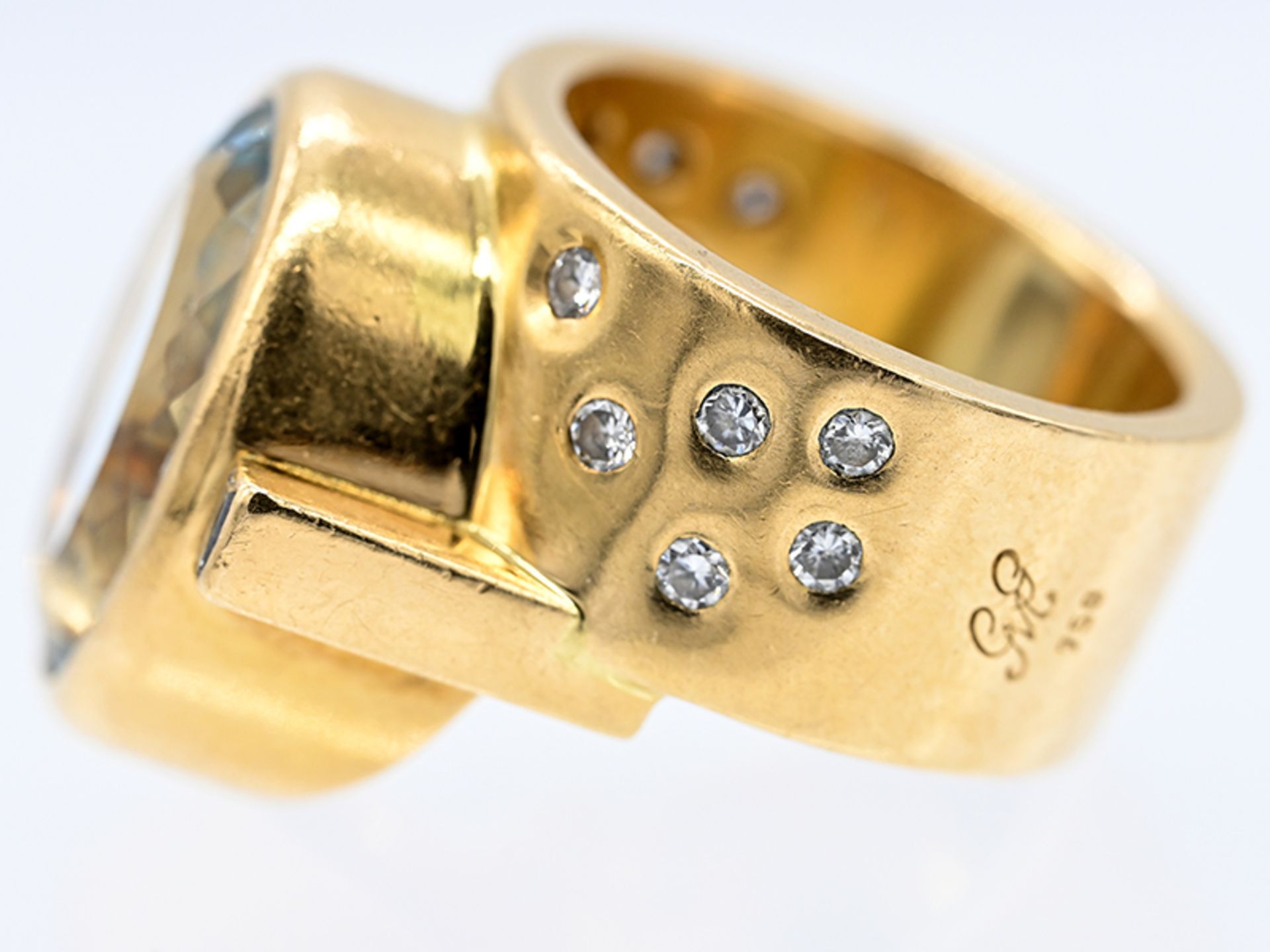 Massiver Ring im modernen Design mit Aquamarin ca. 10,5 ct und 12 Brillanten und 2 Diamanten, - Bild 2 aus 4