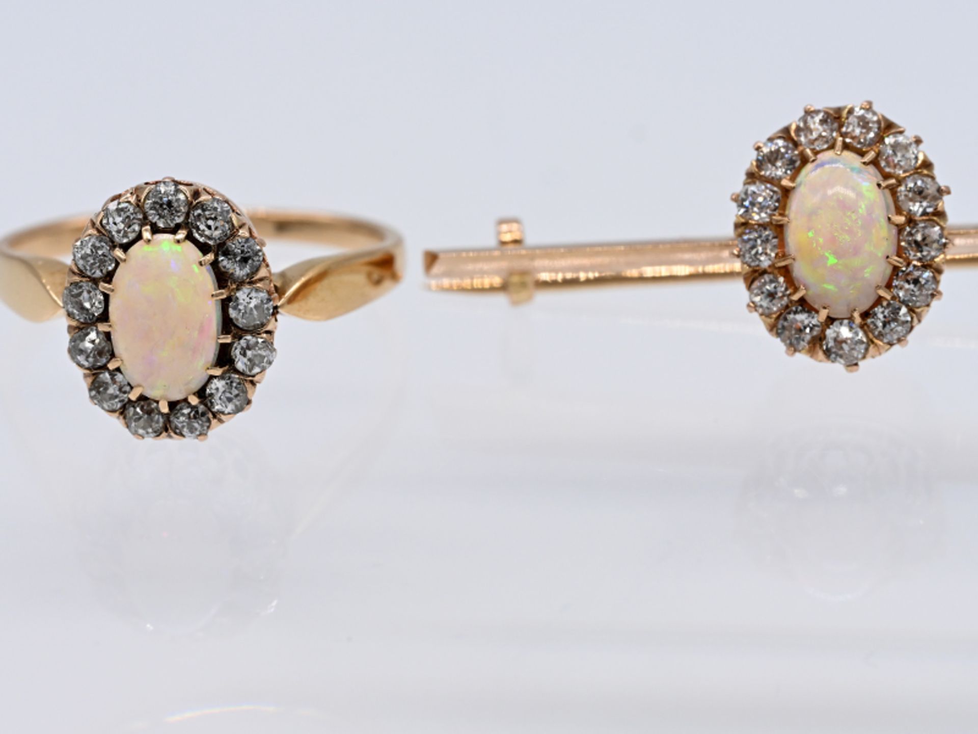 Stabnadel und Ring mit sehr hochwertigen Opal-Cabochons, zusammen ca. 1,2 ct und 26 Altschliff- - Image 3 of 4