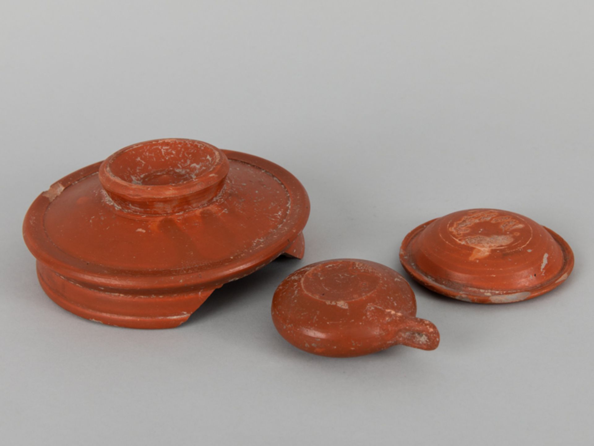 3 kleine Gefäße "Terra Sigillata", Italien und/oder Gallien, wohl Römisches Reich Keramik in der - Image 3 of 3
