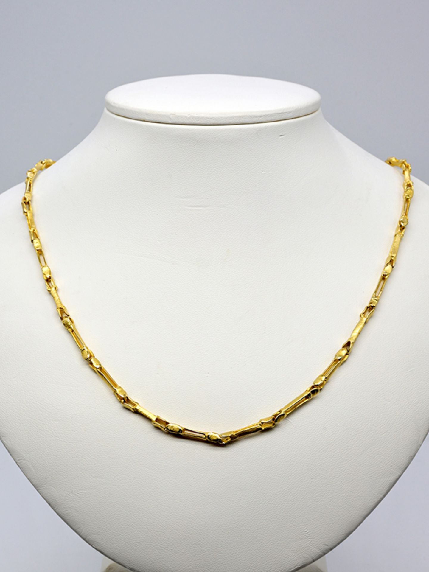 Modernes Collier, Goldschmiedearbeit, 90- er Jahre 585/- Gelbgold. Gesamtgewicht ca. 26 g.