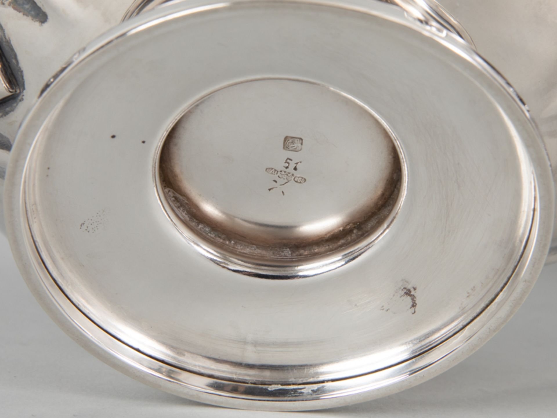 Teekanne und Kaffeekanne, Italien, 20.Jahrhundert 800/-er Silber; Gewicht ca. 817 g; - Bild 3 aus 3