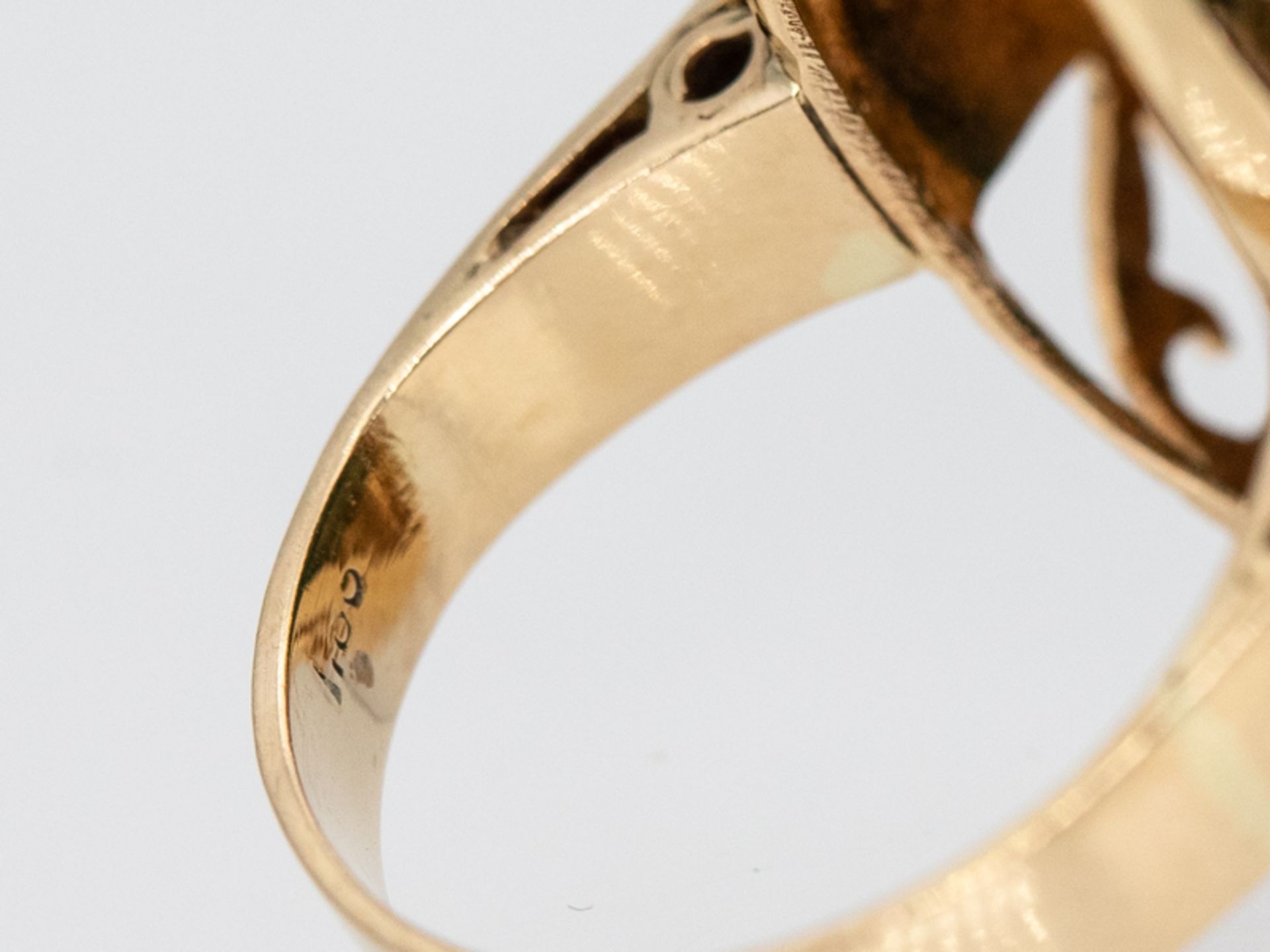 Ring mit Malachit-Cabochon, Goldschmiedearbeit 70-er Jahre 750/- Gelbgold. Gesamtgewicht ca. 13,2 g. - Image 5 of 6