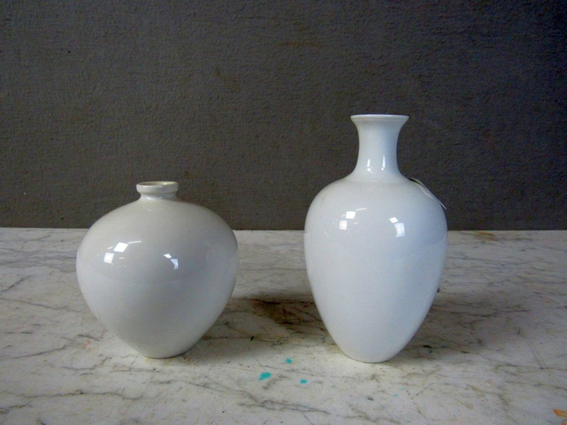 Zwei KPM Vasen 11cm und