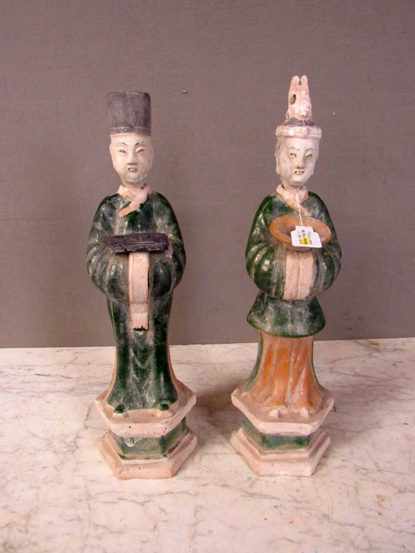 2 chinesische Figuren lasierte Keramik