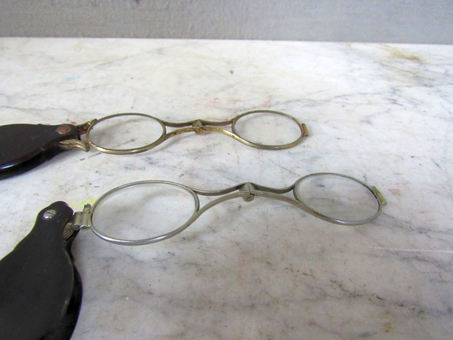 Drei antike Brillen klappbar - Image 7 of 10
