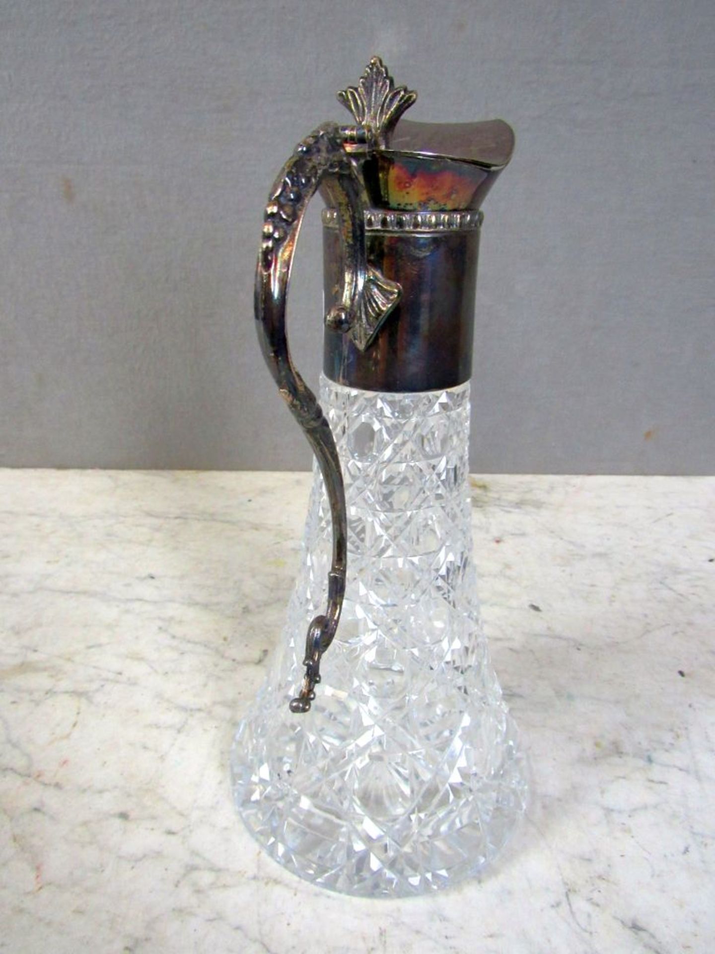 Antike Glaskaraffe mit Metallmontur - Image 9 of 9