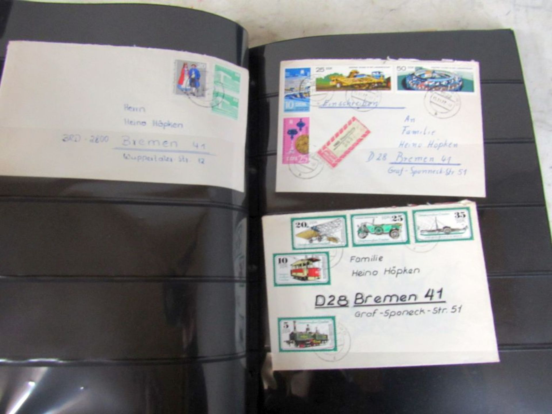 Vier Alben Briefmarken und Postkarten - Image 5 of 10