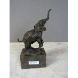 Bronzeskulptur Elefant auf