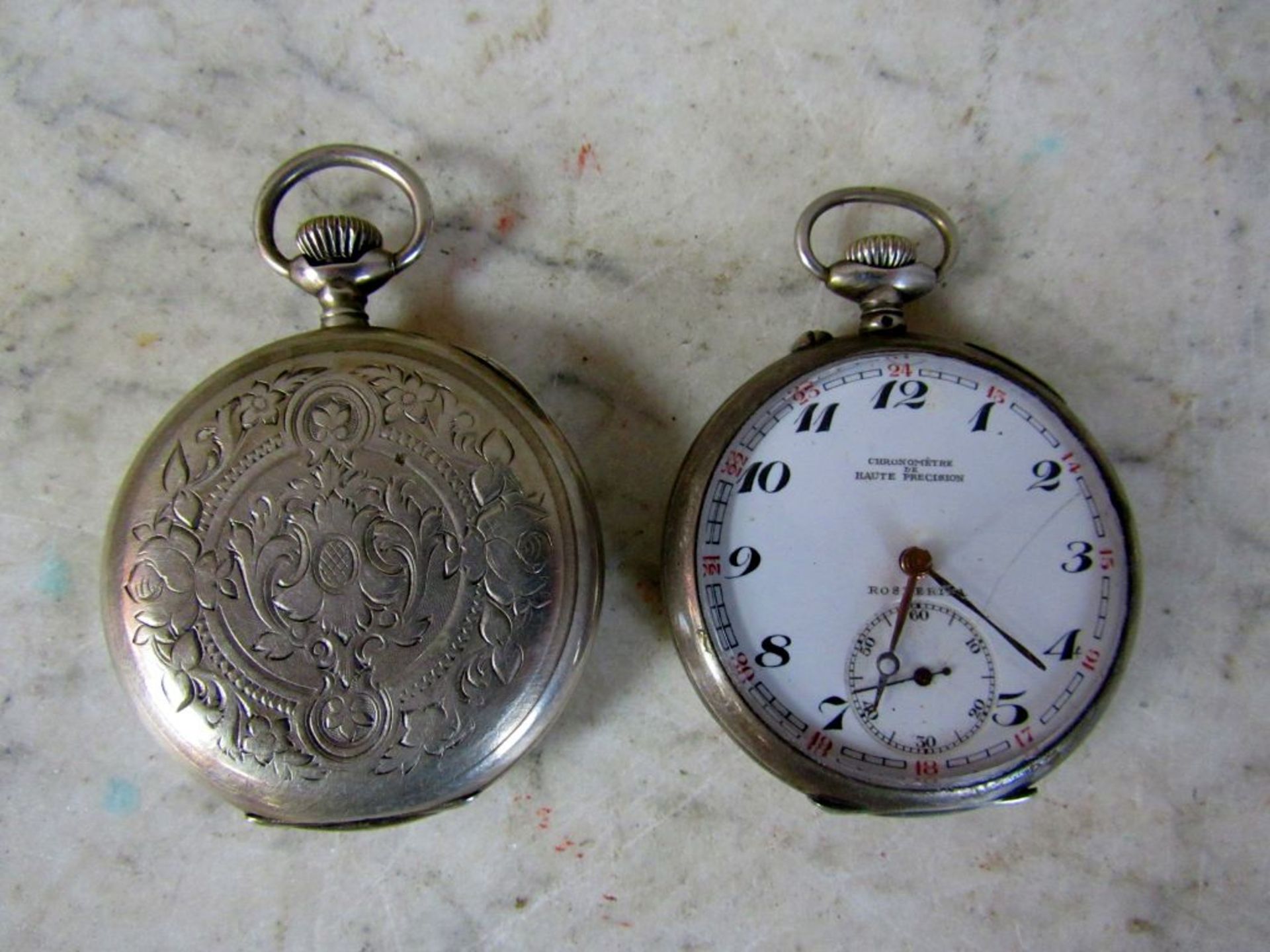 Zwei antike Taschenuhren unter anderem