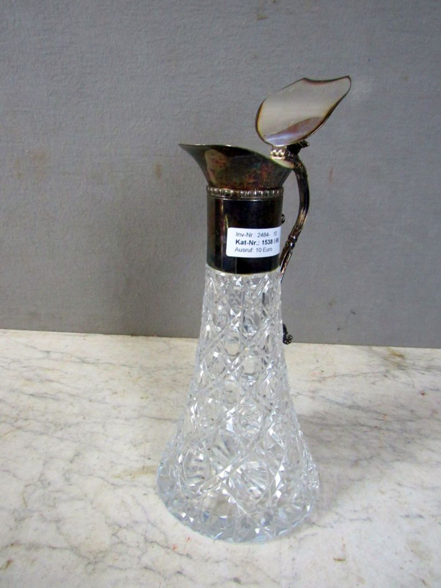 Antike Glaskaraffe mit Metallmontur - Image 4 of 9