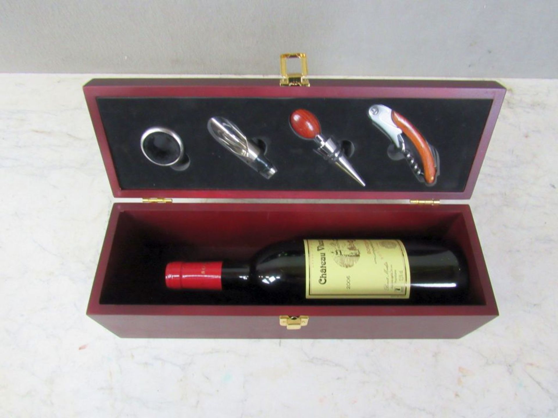 Flasche Rotwein Bordeaux Frankreich in
