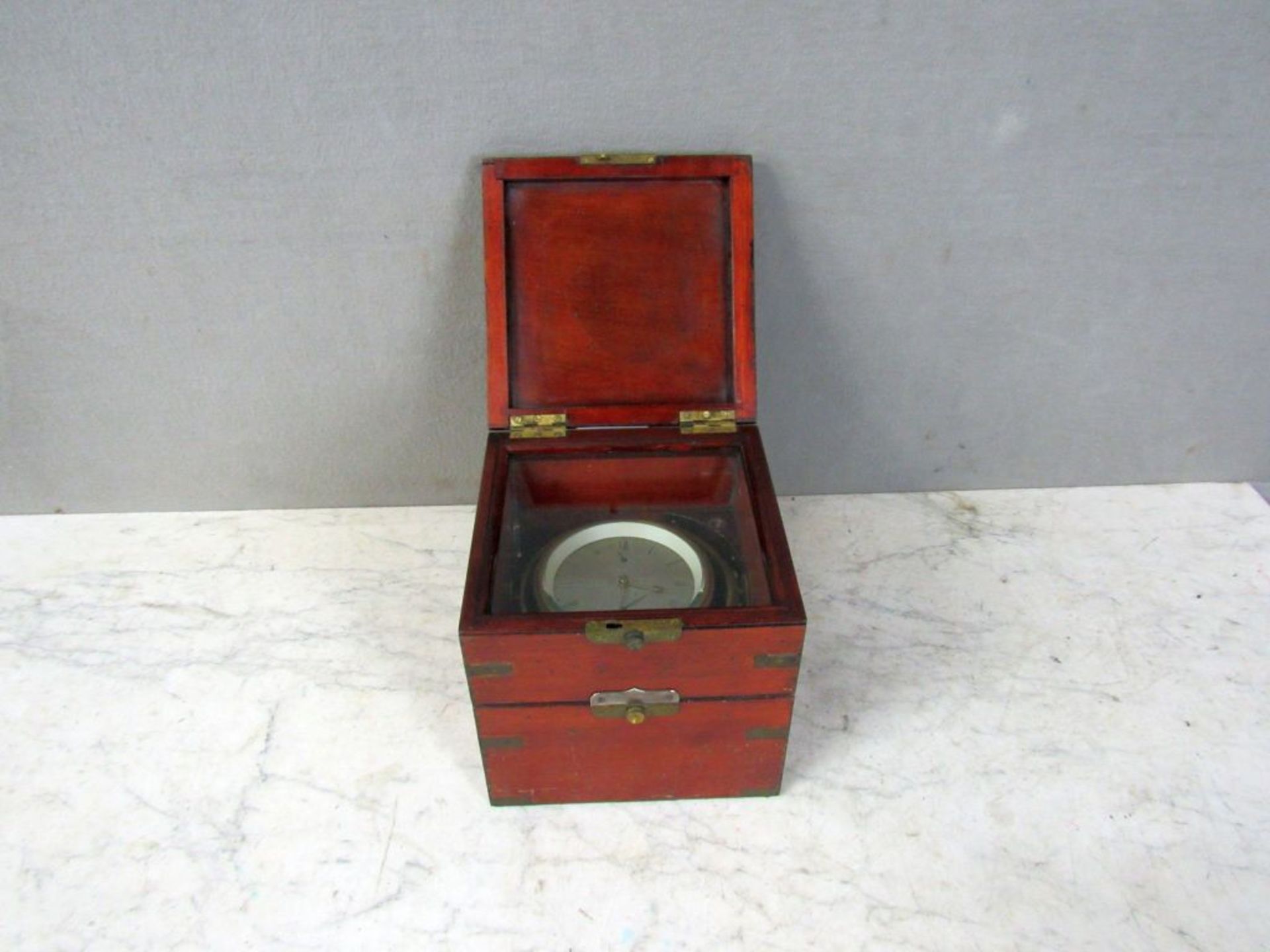 Antike Uhr Chronometer Marine auf