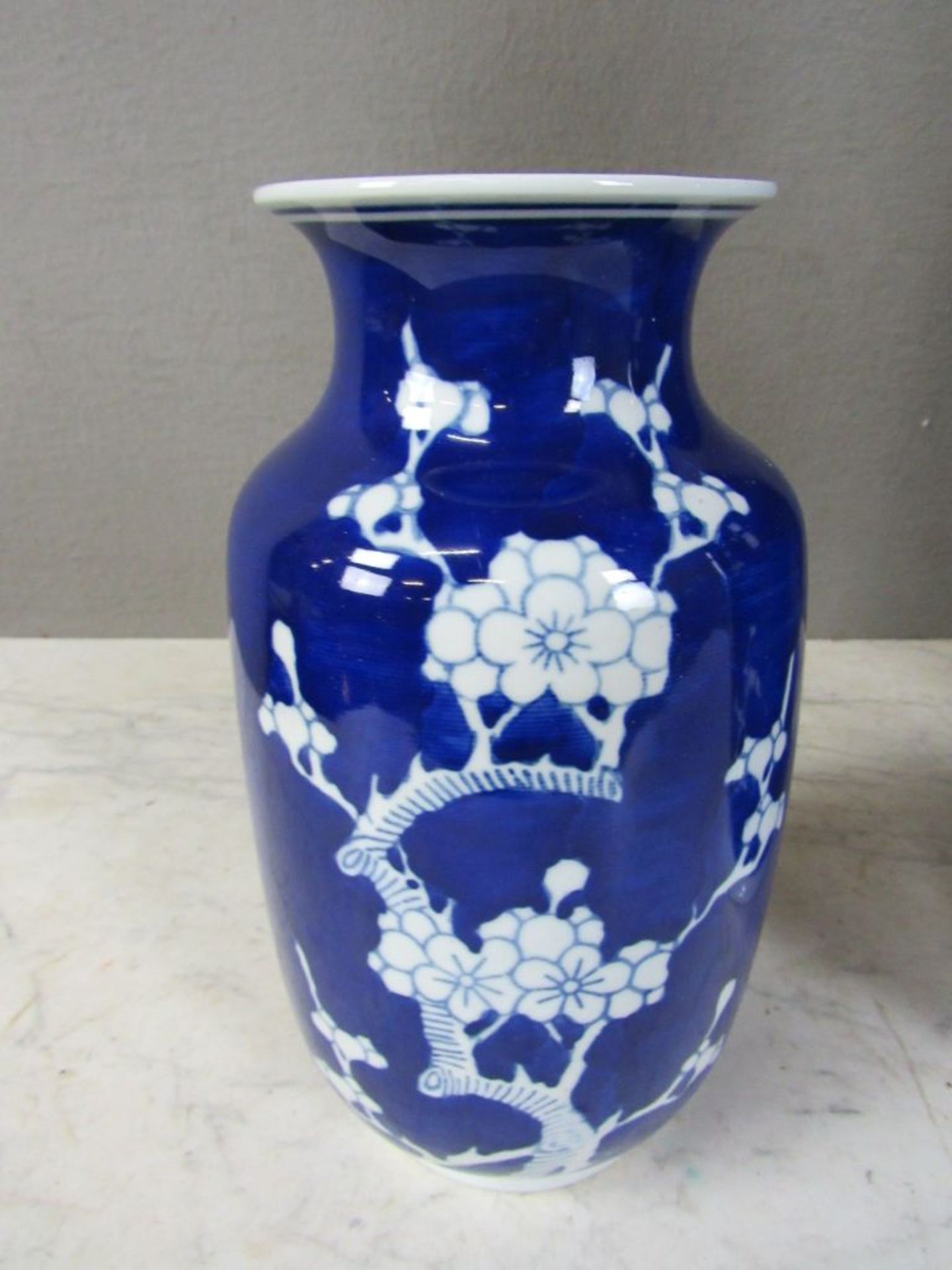 Drei asiatische Vasen Blumendekor blau - Image 5 of 8