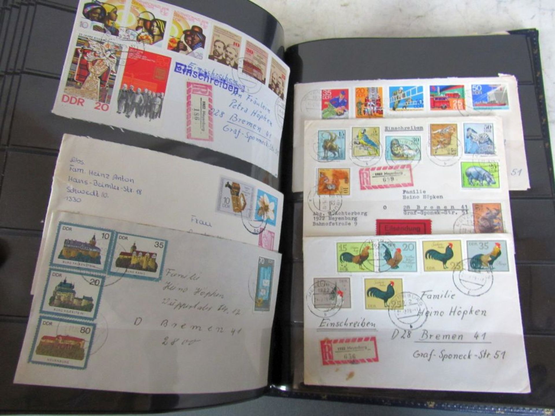 Vier Alben Briefmarken und Postkarten - Image 7 of 10