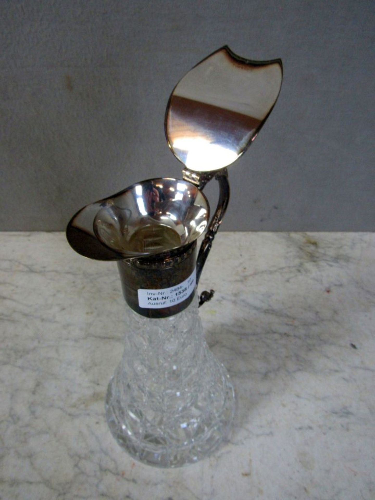 Antike Glaskaraffe mit Metallmontur - Image 5 of 9