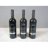 Drei Flaschen Rotwein Valenzia