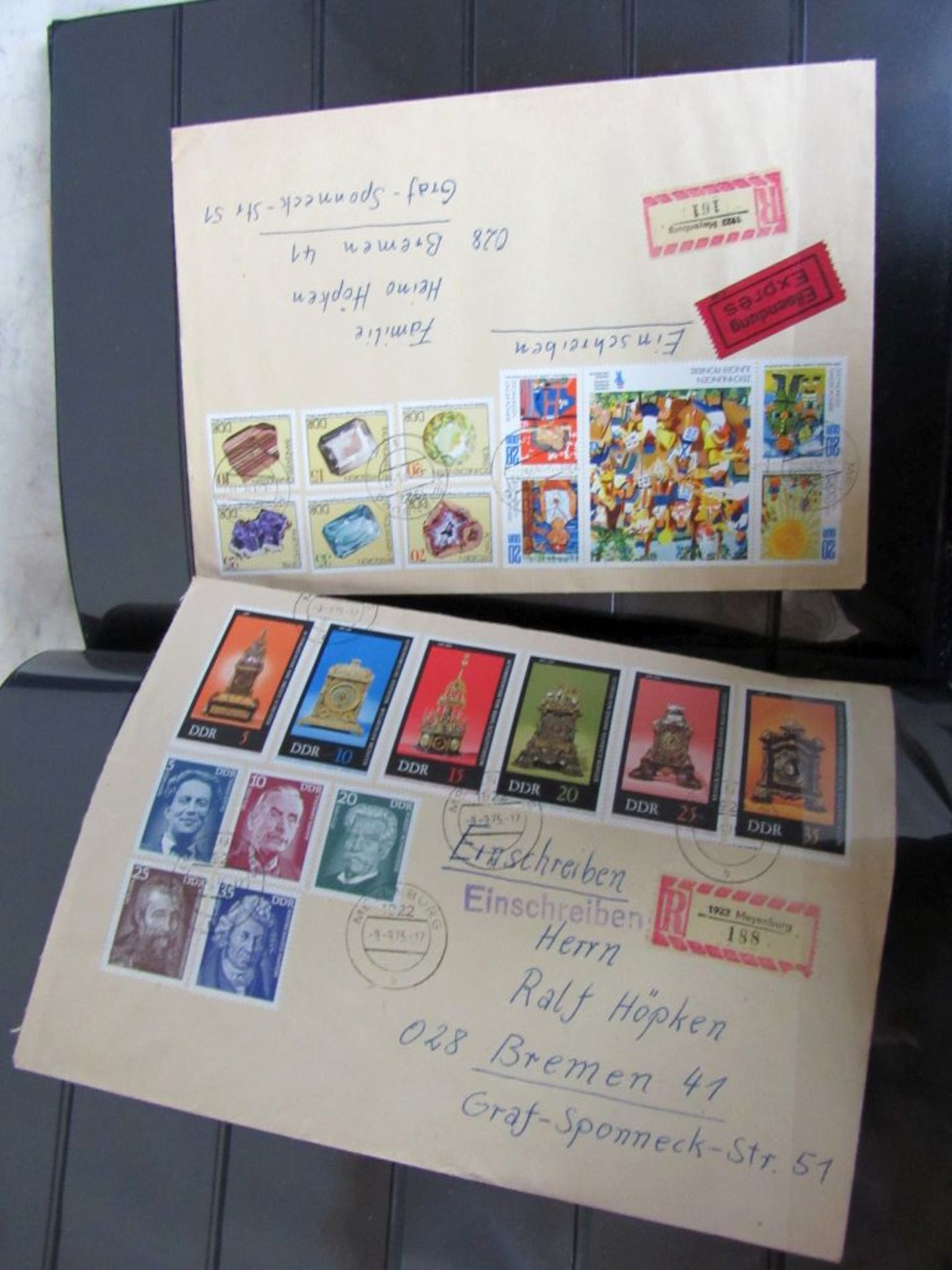 Vier Alben Briefmarken und Postkarten - Image 4 of 10