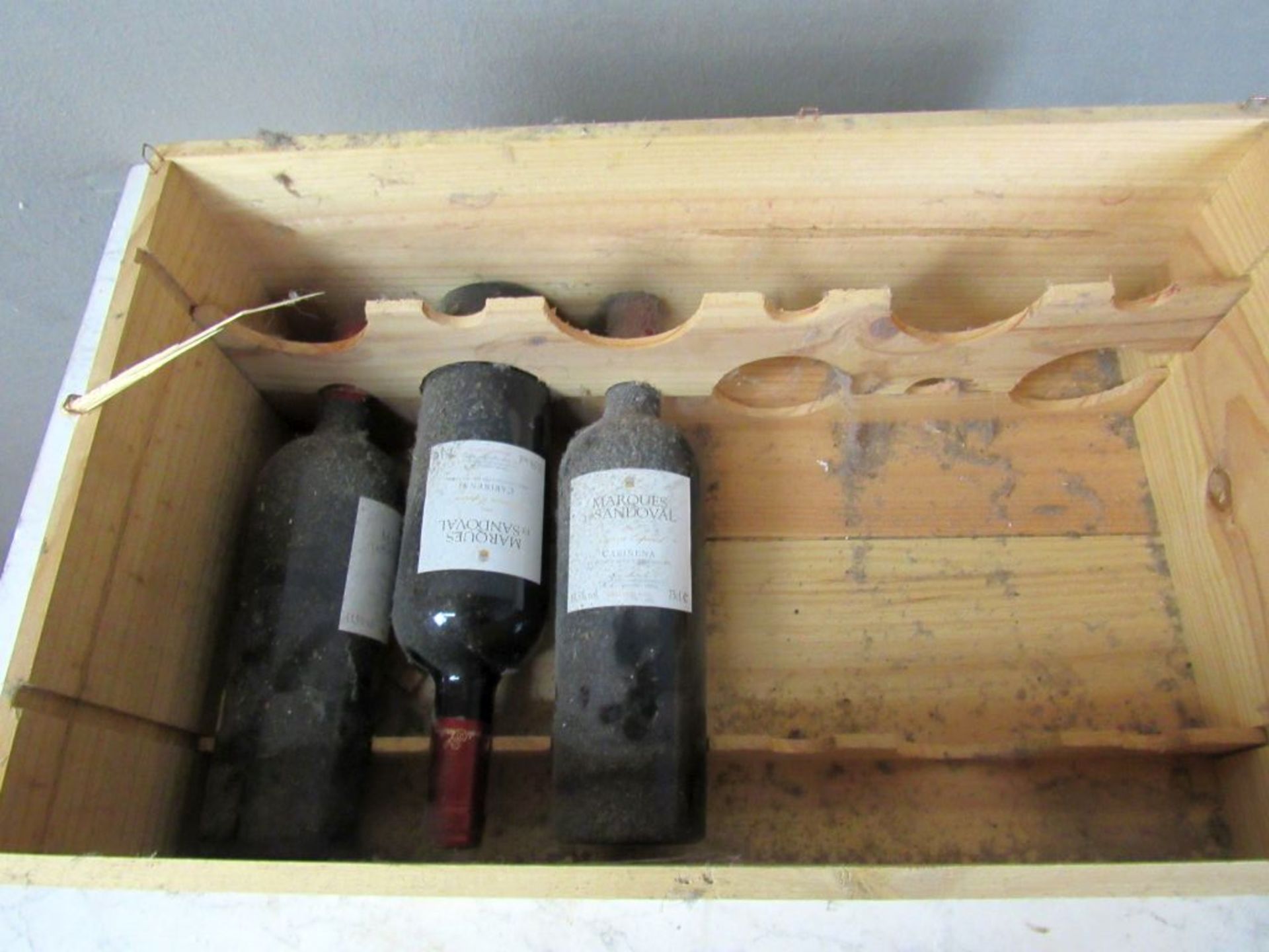 Vier Flaschen Rotwein fachgerecht - Bild 7 aus 7