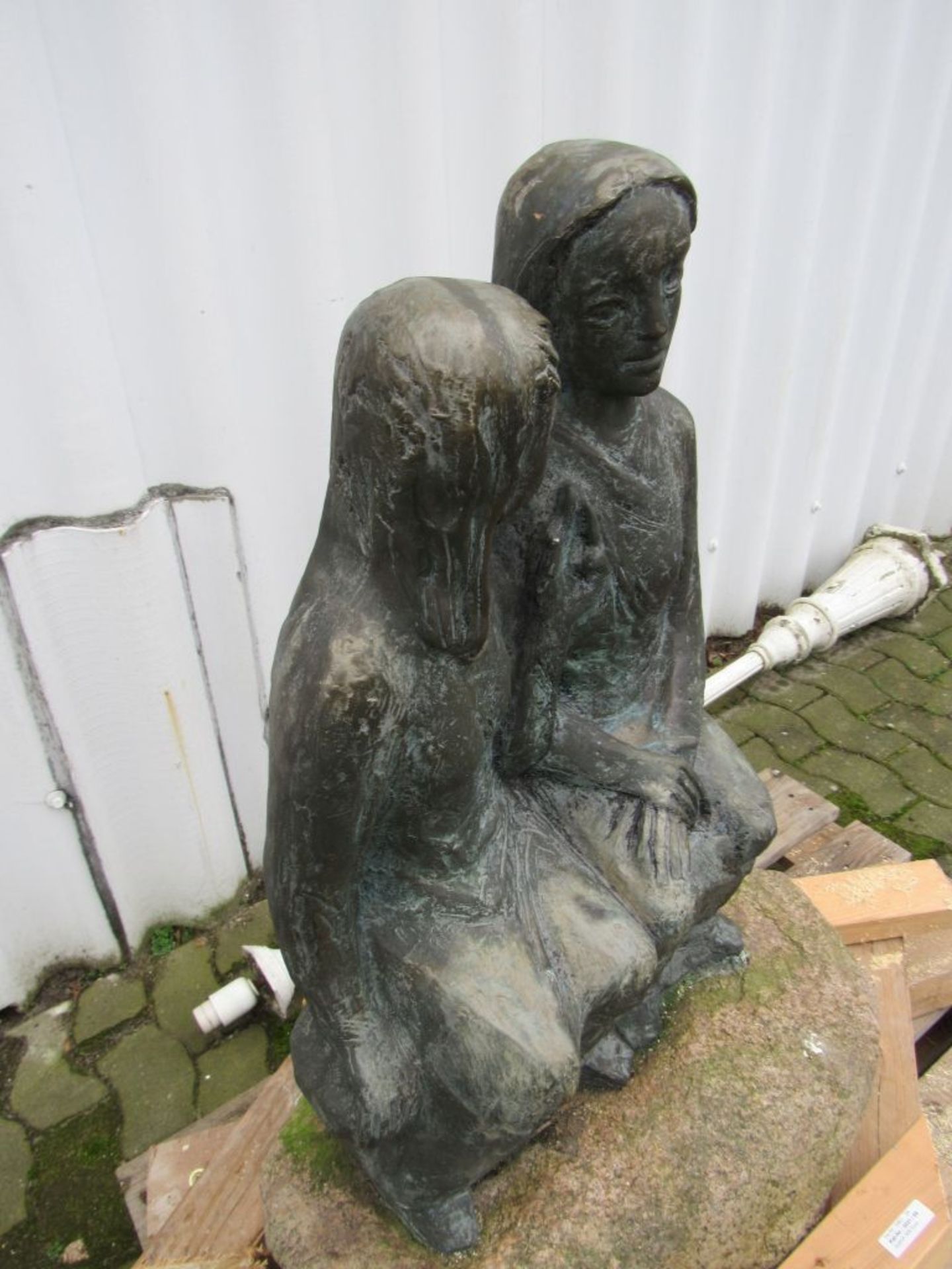 Bronze Skulptur Mann und Frau sitzend - Image 5 of 10