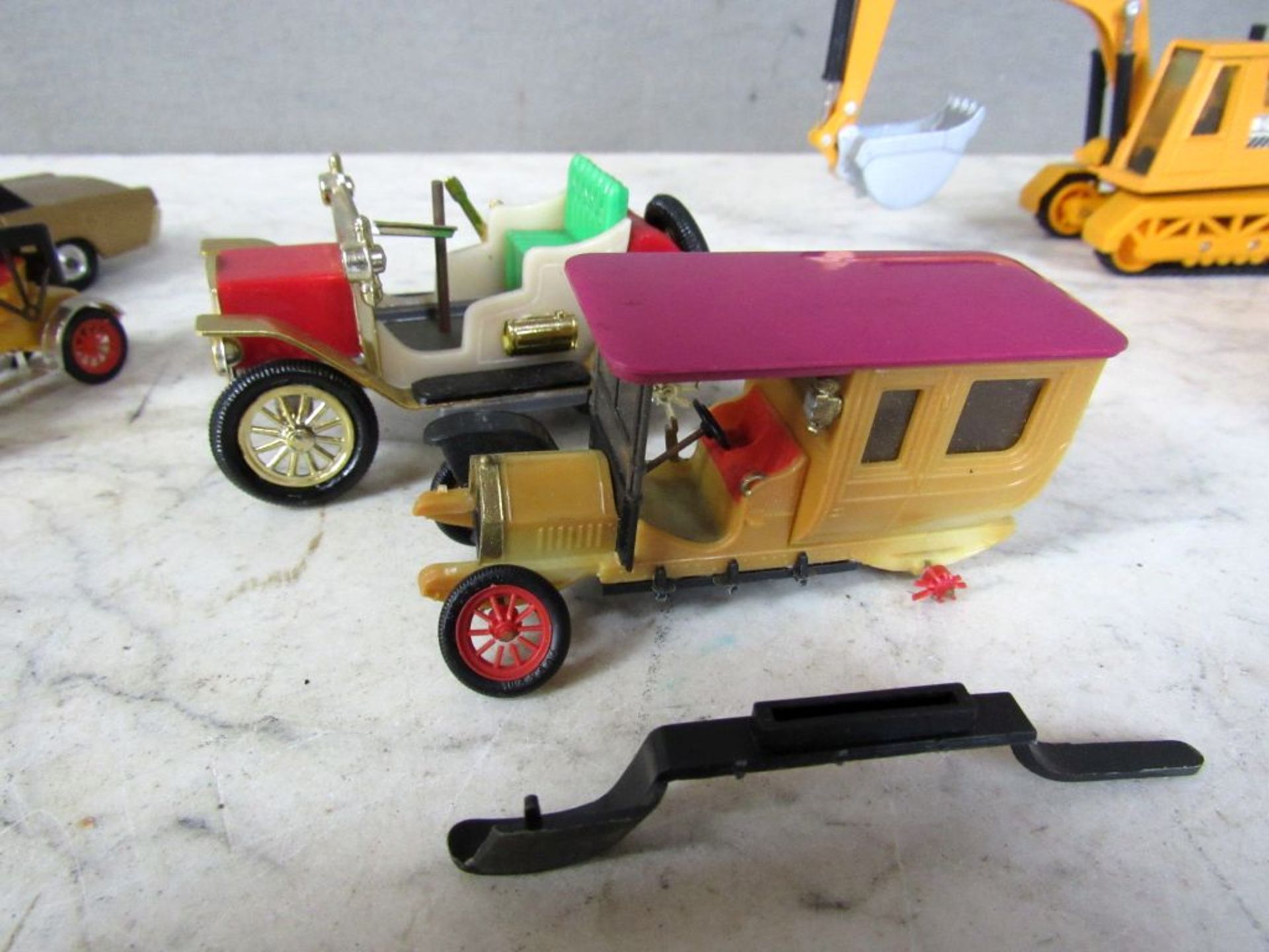 Unterschiedliche Autos Corgi Toys - Image 5 of 10