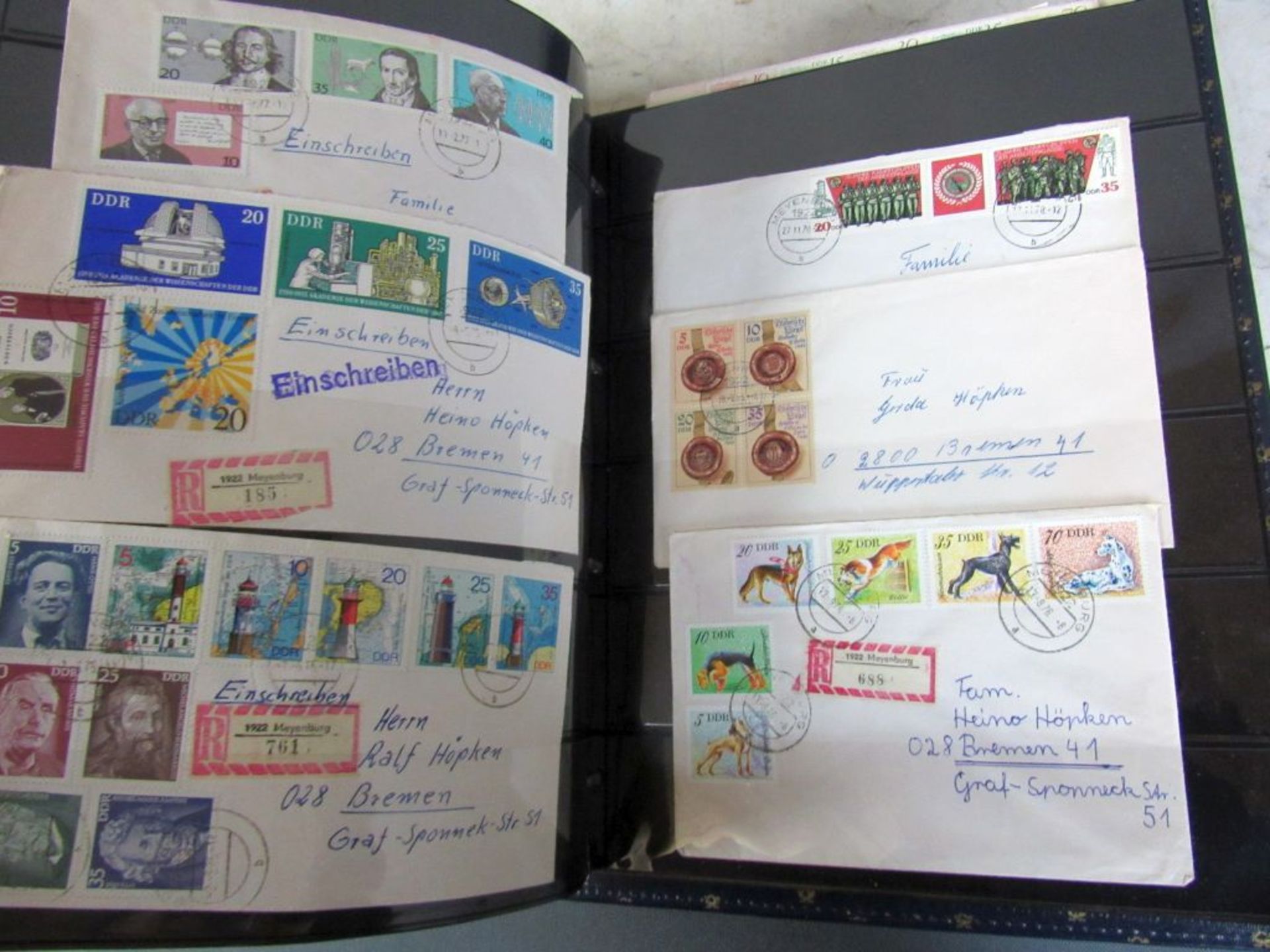 Vier Alben Briefmarken und Postkarten - Image 6 of 10