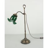 Messing-Tischlampe mit grünem Glaschirm, 20.Jh.