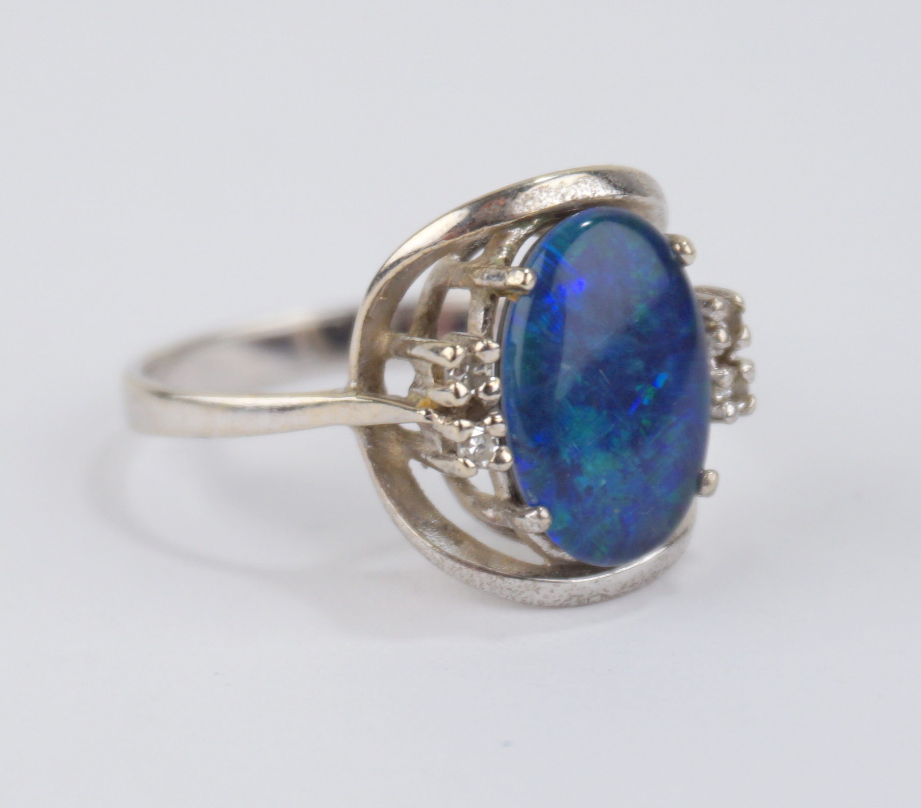 Ring mit Opal-Triplette und 4 Diamant-Brillanten, 585er Weißgold - Image 2 of 2
