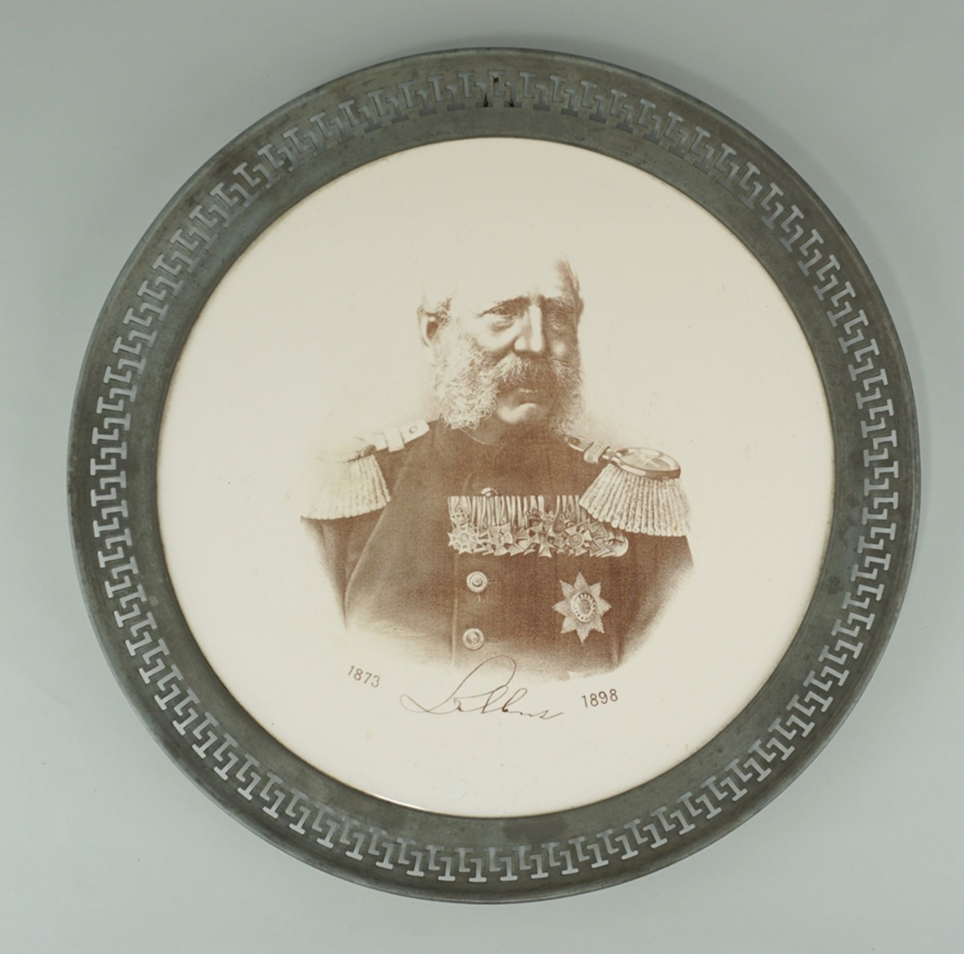 Wandplatte mit Porträtbild König Albert von Sachsen, um 1900