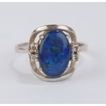 Ring mit Opal-Triplette und 4 Diamant-Brillanten, 585er Weißgold