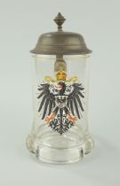 patriotischer Glas-Bierkrug mit preußischem Adler, Emaille-Malerei, datiert 1908