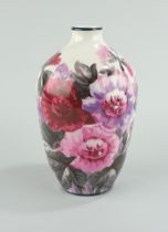 Vase mit floraler Bemalung, um 1920