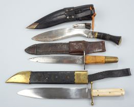 3 Jagdmesser, u.a. Kukri/ Indien