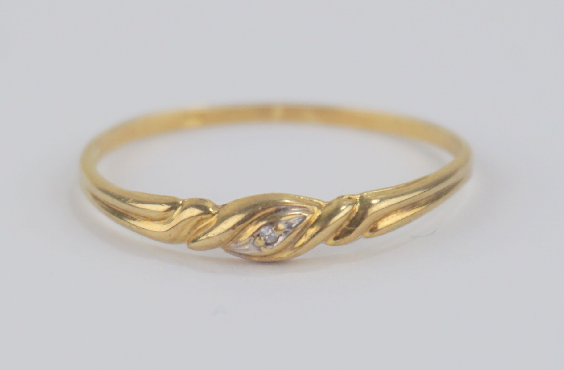 Ring mit kleinem Diamant, 333er Gold