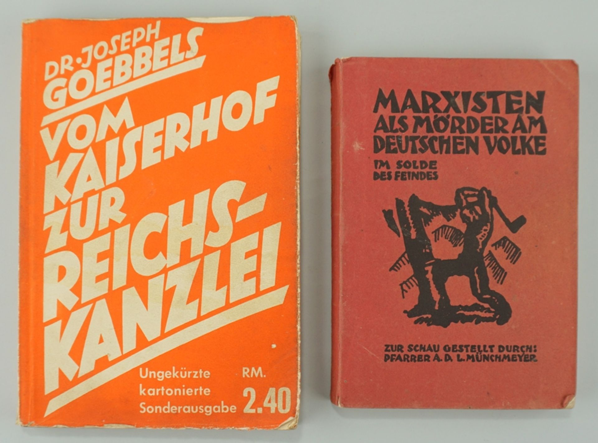 2 Bücher, Nationalpropaganda, 1937, dazu beschädigte Papierfahne