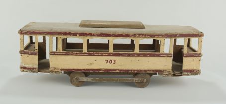 Historisches Holzspielzeug "Straßenbahn", vor 1930er Jahre, Eigenbau